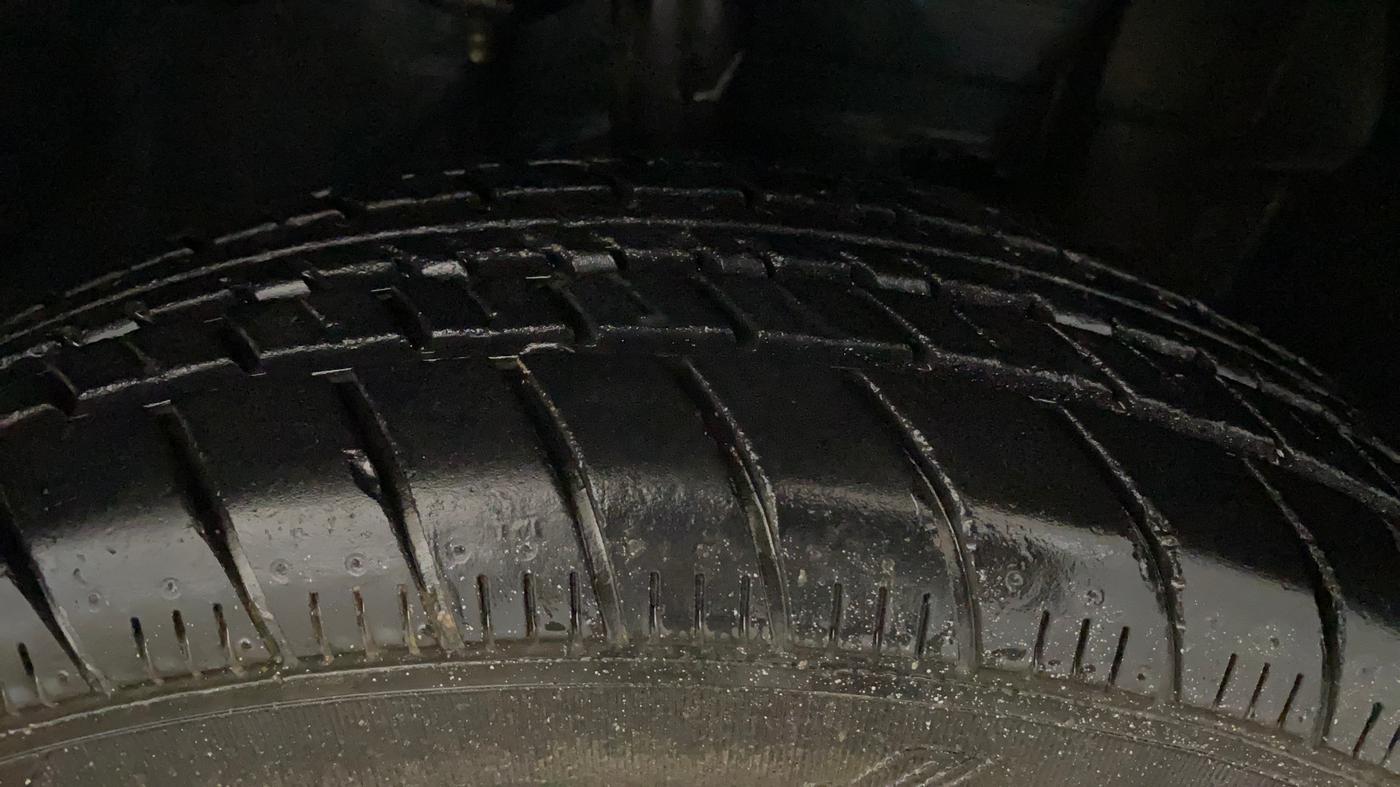 2017 Nissan Micra Active XV, Petrol, Manual, 13,304 km, Right Front Tyre Tread