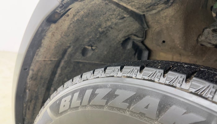 2015 Maruti Swift VXI, Petrol, Manual, 35,040 km, Left Front Tyre Tread