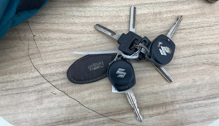 2015 Maruti Swift VXI, Petrol, Manual, 35,040 km, Key Close Up