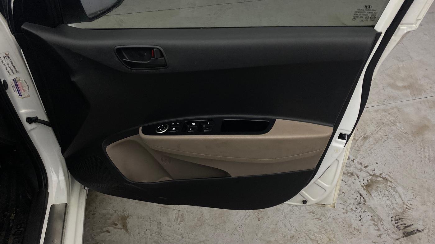 2019 Hyundai Grand i10 MAGNA 1.2 KAPPA VTVT, Petrol, Manual, 28,911 km, Driver Side Door Panels Control