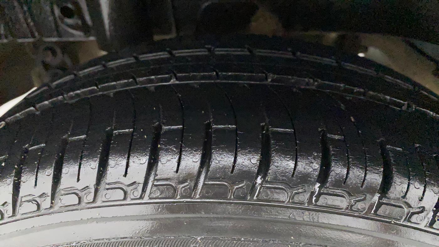 2016 Mahindra Kuv100 K6 6 STR, Petrol, Manual, 78,500 km, Right Rear Tyre Tread
