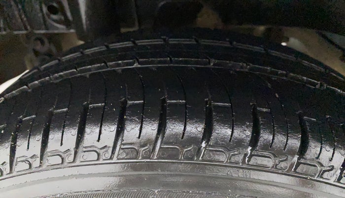 2016 Mahindra Kuv100 K6 6 STR, Petrol, Manual, 78,500 km, Right Rear Tyre Tread