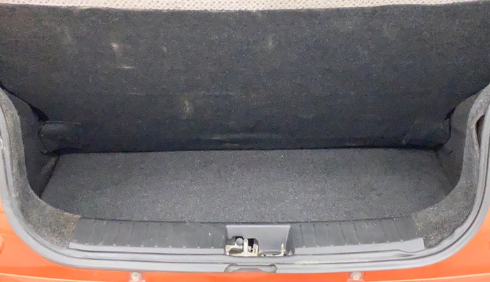 2016 Mahindra Kuv100 K6 6 STR, Petrol, Manual, 78,500 km, Boot Inside