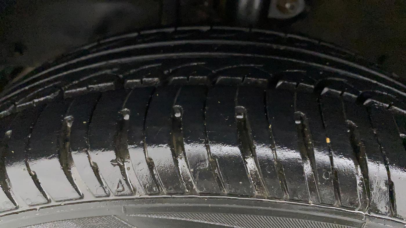 2016 Mahindra Kuv100 K6 6 STR, Petrol, Manual, 78,500 km, Left Front Tyre Tread