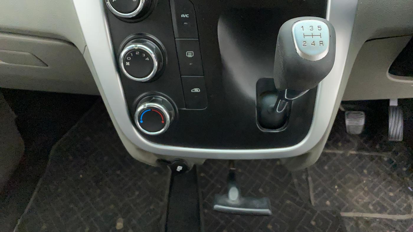 2016 Mahindra Kuv100 K6 6 STR, Petrol, Manual, 78,500 km, Gear Lever