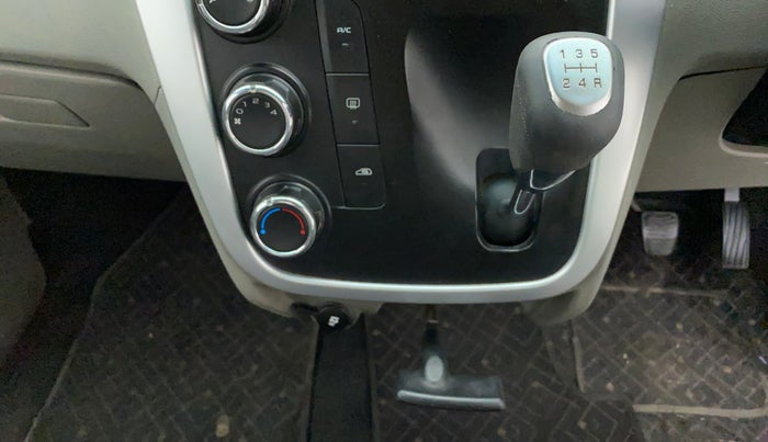 2016 Mahindra Kuv100 K6 6 STR, Petrol, Manual, 78,500 km, Gear Lever