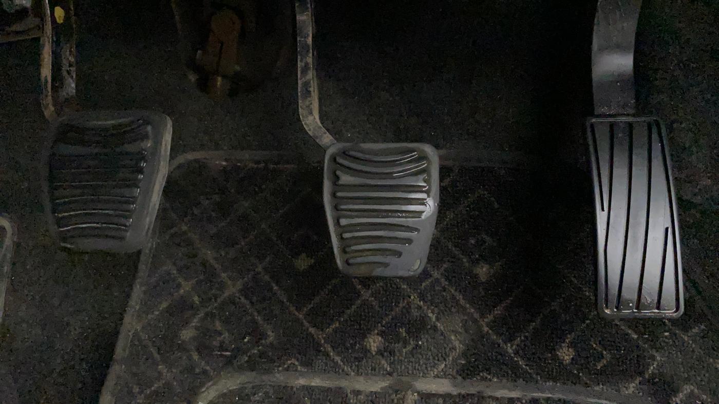 2016 Mahindra Kuv100 K6 6 STR, Petrol, Manual, 78,500 km, Pedals
