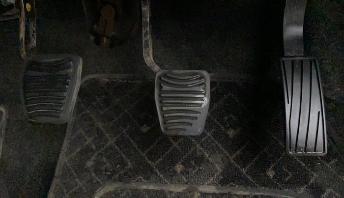 2016 Mahindra Kuv100 K6 6 STR, Petrol, Manual, 78,500 km, Pedals