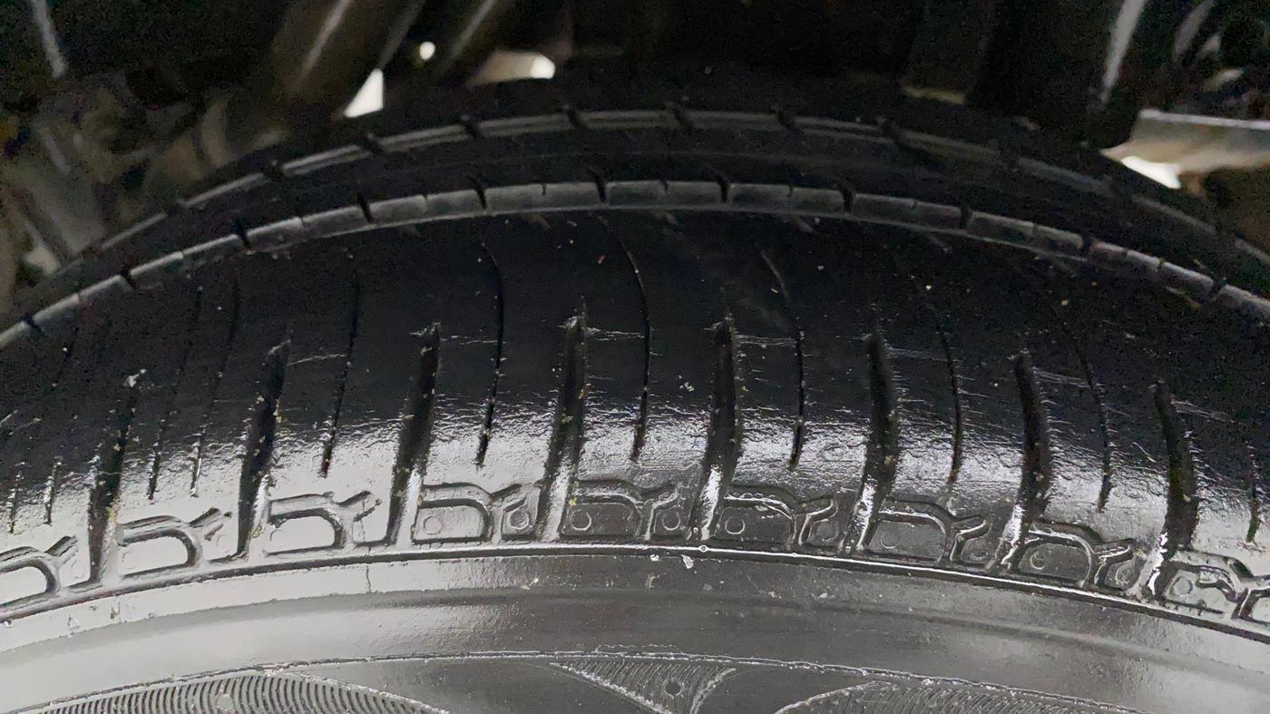 2016 Mahindra Kuv100 K6 6 STR, Petrol, Manual, 78,500 km, Left Rear Tyre Tread