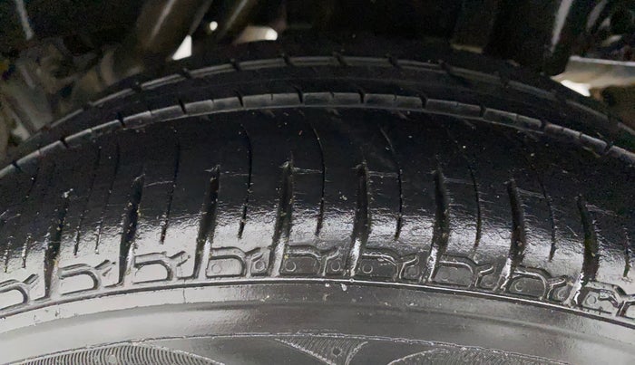 2016 Mahindra Kuv100 K6 6 STR, Petrol, Manual, 78,500 km, Left Rear Tyre Tread