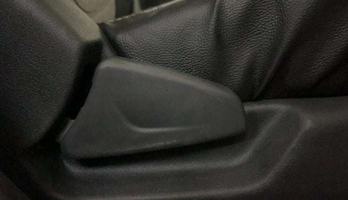 2016 Renault Kwid RXT 0.8, Petrol, Manual, 85,540 km, Driver Side Adjustment Panel