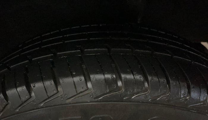 2016 Renault Kwid RXT 0.8, Petrol, Manual, 85,540 km, Left Rear Tyre Tread