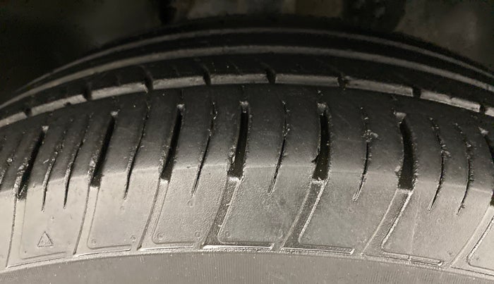 2020 Tata Harrier XZ PLUS 2.0L DUAL TONE, Diesel, Manual, 22,445 km, Right Front Tyre Tread