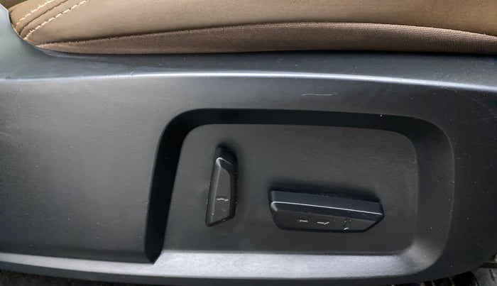 2020 Tata Harrier XZ PLUS 2.0L DUAL TONE, Diesel, Manual, 22,445 km, Driver Side Adjustment Panel