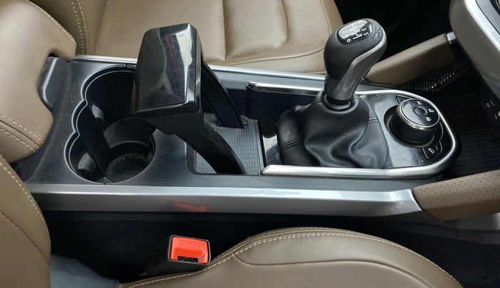 2020 Tata Harrier XZ PLUS 2.0L DUAL TONE, Diesel, Manual, 22,445 km, Gear Lever