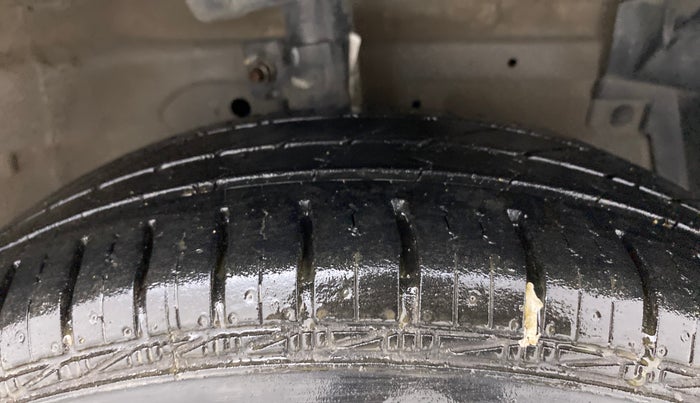 2013 Maruti Swift Dzire VXI, Petrol, Manual, 92,164 km, Right Front Tyre Tread