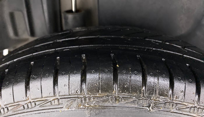 2013 Maruti Swift Dzire VXI, Petrol, Manual, 92,164 km, Right Rear Tyre Tread