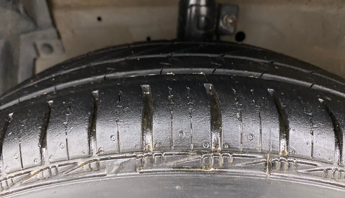 2013 Maruti Swift Dzire VXI, Petrol, Manual, 92,164 km, Left Front Tyre Tread
