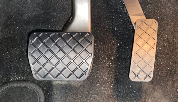 2017 Skoda Octavia 1.8 TSI STYLE AT, Petrol, Automatic, 14,042 km, Pedals