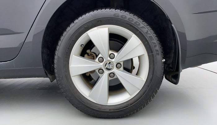 2017 Skoda Octavia 1.8 TSI STYLE AT, Petrol, Automatic, 14,042 km, Left Rear Wheel