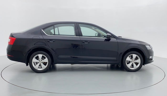 2017 Skoda Octavia 1.8 TSI STYLE AT, Petrol, Automatic, 14,042 km, Right Side