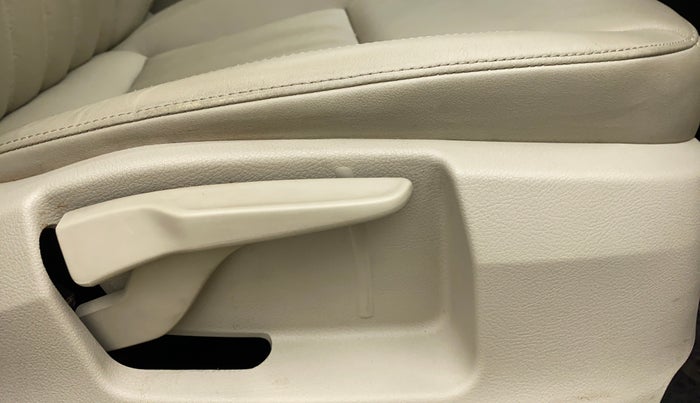 2017 Skoda Octavia 1.8 TSI STYLE AT, Petrol, Automatic, 14,042 km, Driver Side Adjustment Panel