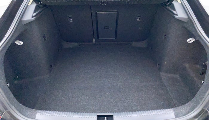 2017 Skoda Octavia 1.8 TSI STYLE AT, Petrol, Automatic, 14,042 km, Boot Inside