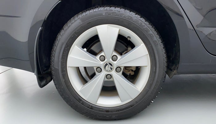 2017 Skoda Octavia 1.8 TSI STYLE AT, Petrol, Automatic, 14,042 km, Right Rear Wheel