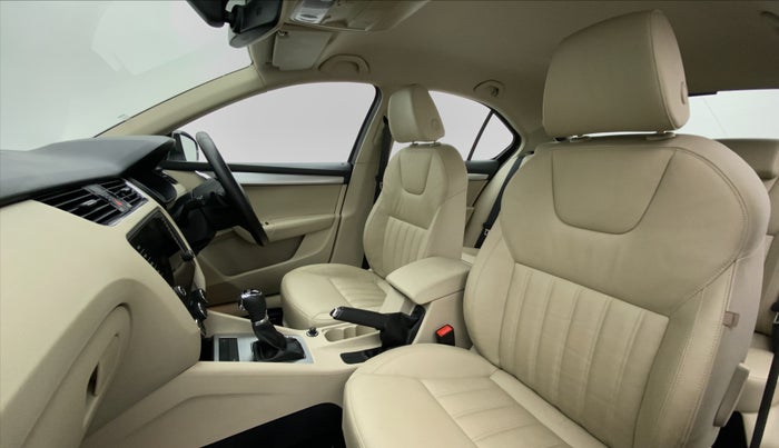 2017 Skoda Octavia 1.8 TSI STYLE AT, Petrol, Automatic, 14,042 km, Right Side Front Door Cabin