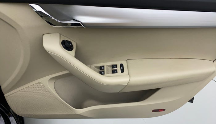 2017 Skoda Octavia 1.8 TSI STYLE AT, Petrol, Automatic, 14,042 km, Driver Side Door Panels Control