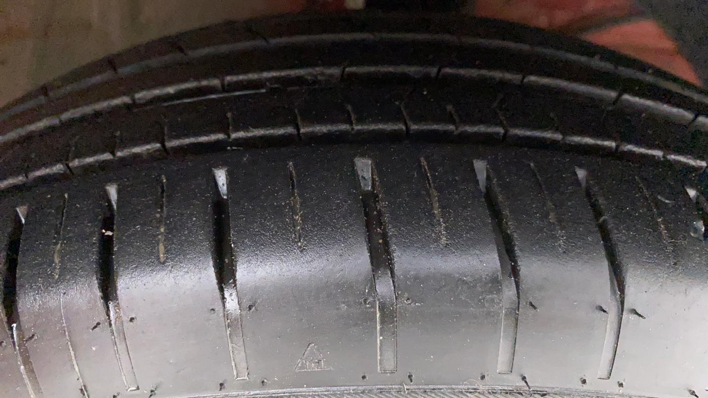 2021 Maruti Dzire ZXI Plus AMT, Petrol, Automatic, 15,691 km, Right Front Tyre Tread