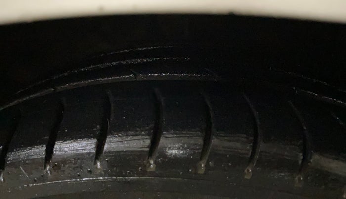 2014 Hyundai Xcent S 1.2, Petrol, Manual, 58,892 km, Right Front Tyre Tread