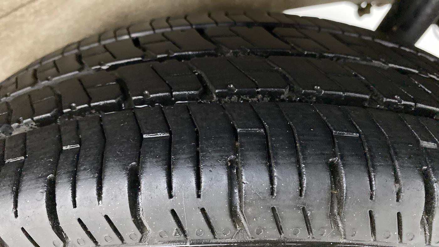 2016 Maruti Wagon R 1.0 LXI CNG, CNG, Manual, 63,547 km, Left Rear Tyre Tread