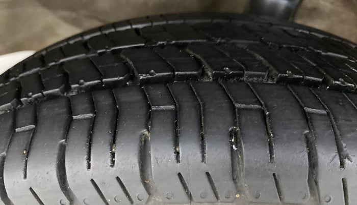 2016 Maruti Wagon R 1.0 LXI CNG, CNG, Manual, 63,547 km, Left Front Tyre Tread