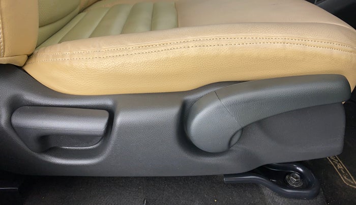 2017 Honda WR-V 1.2 i-VTEC VX MT, Petrol, Manual, 34,078 km, Driver Side Adjustment Panel