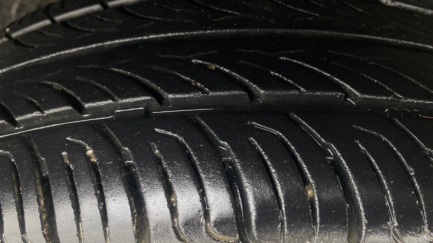 2013 Maruti Alto K10 VXI, Petrol, Manual, 98,293 km, Right Front Tyre Tread