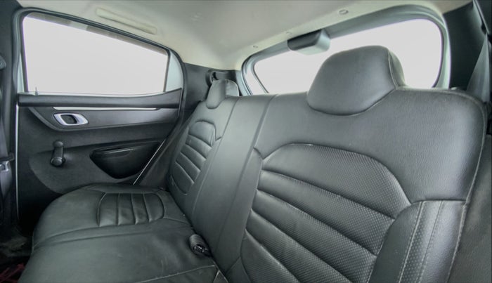2018 Renault Kwid 1.0 RXT Opt, Petrol, Manual, 41,823 km, Right Side Rear Door Cabin