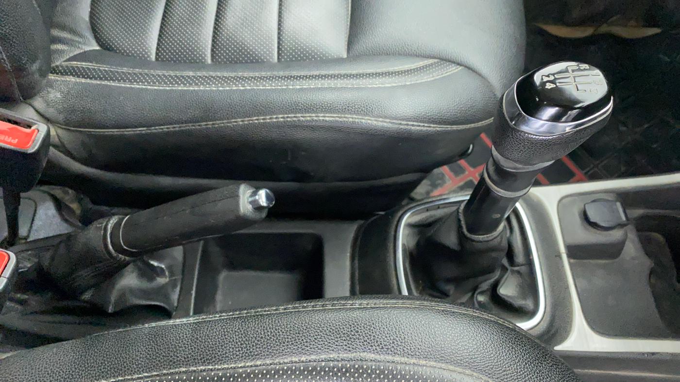 2018 Renault Kwid 1.0 RXT Opt, Petrol, Manual, 41,823 km, Gear Lever