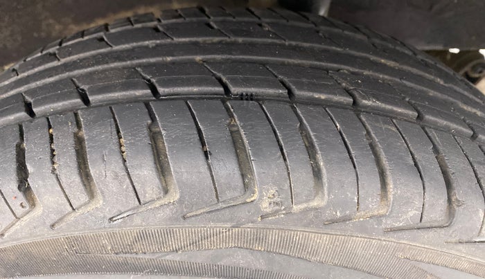 2018 Renault Kwid 1.0 RXT Opt, Petrol, Manual, 40,490 km, Left Rear Tyre Tread