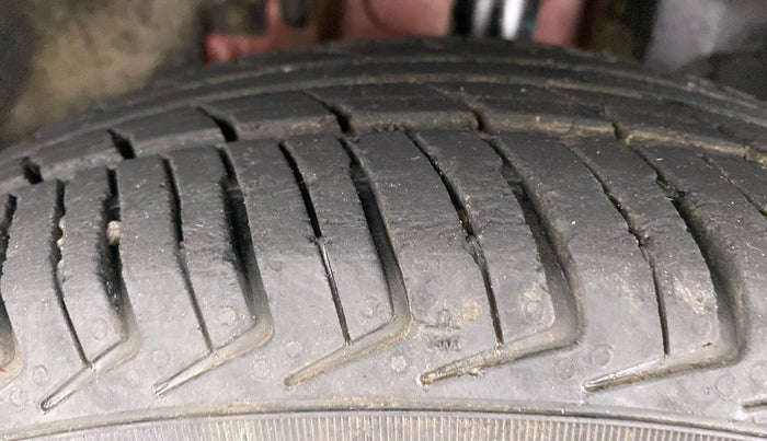 2018 Renault Kwid 1.0 RXT Opt, Petrol, Manual, 40,490 km, Left Front Tyre Tread