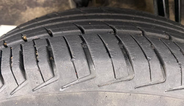 2018 Renault Kwid 1.0 RXT Opt, Petrol, Manual, 40,490 km, Right Rear Tyre Tread