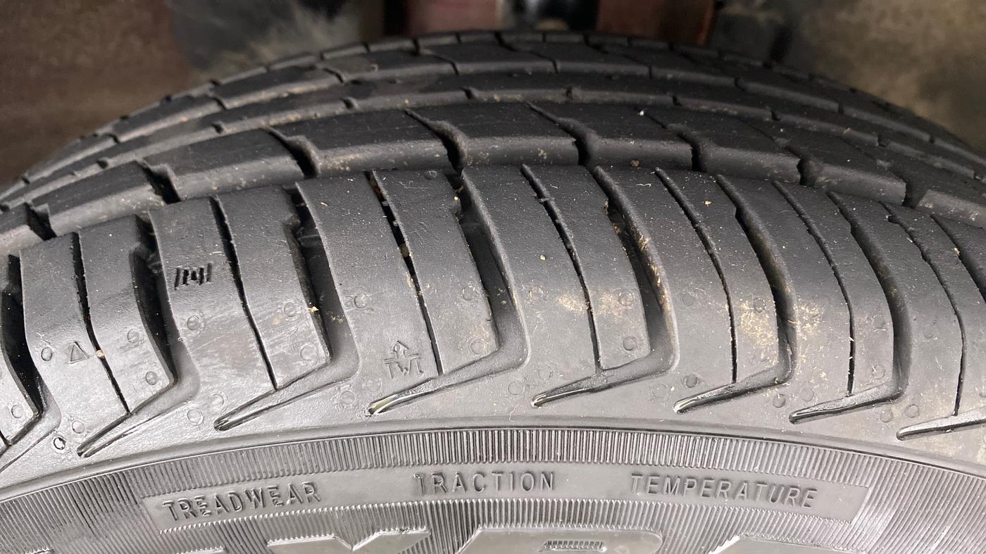 2018 Renault Kwid 1.0 RXT Opt, Petrol, Manual, 40,490 km, Right Front Tyre Tread