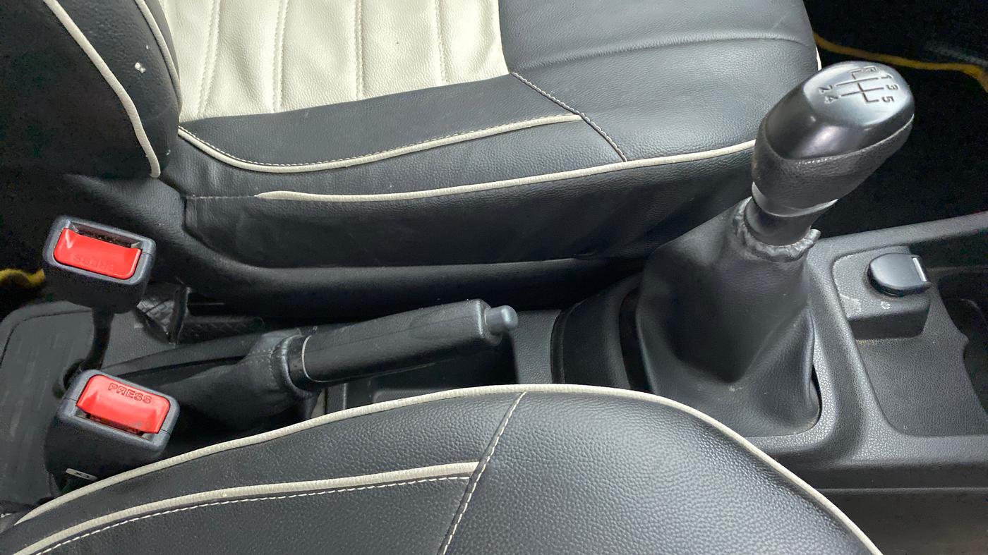 2018 Renault Kwid 1.0 RXT Opt, Petrol, Manual, 40,490 km, Gear Lever
