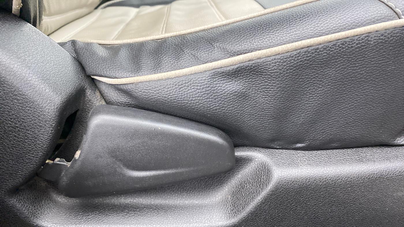 2018 Renault Kwid 1.0 RXT Opt, Petrol, Manual, 40,490 km, Driver Side Adjustment Panel
