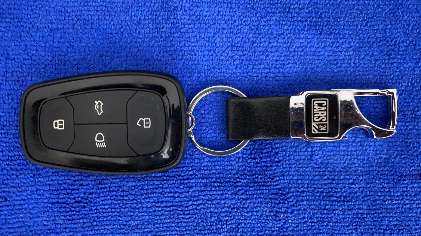 2021 Tata PUNCH CREATIVE IRA 1.2 RTN DUAL TONE, Petrol, Manual, 45,950 km, Key Close Up