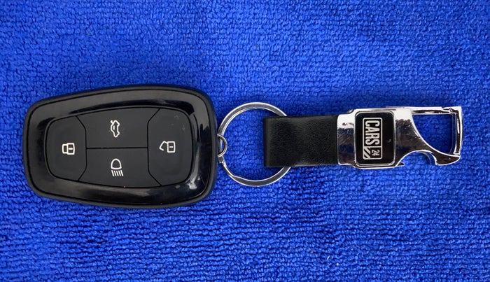 2021 Tata PUNCH CREATIVE IRA 1.2 RTN DUAL TONE, Petrol, Manual, 45,950 km, Key Close Up