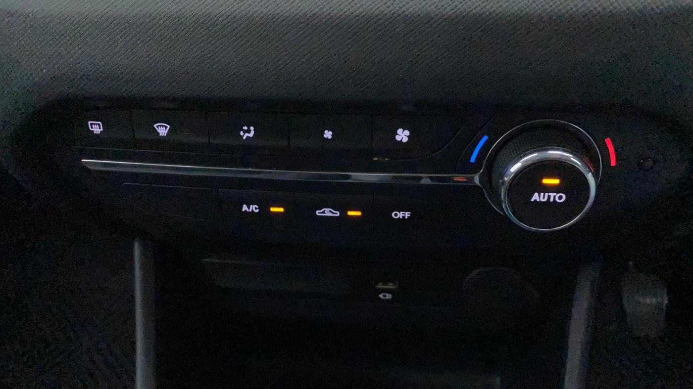 2021 Tata PUNCH CREATIVE IRA 1.2 RTN DUAL TONE, Petrol, Manual, 45,950 km, Automatic Climate Control