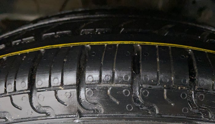 2012 Hyundai Eon MAGNA +, Petrol, Manual, 59,250 km, Right Rear Tyre Tread