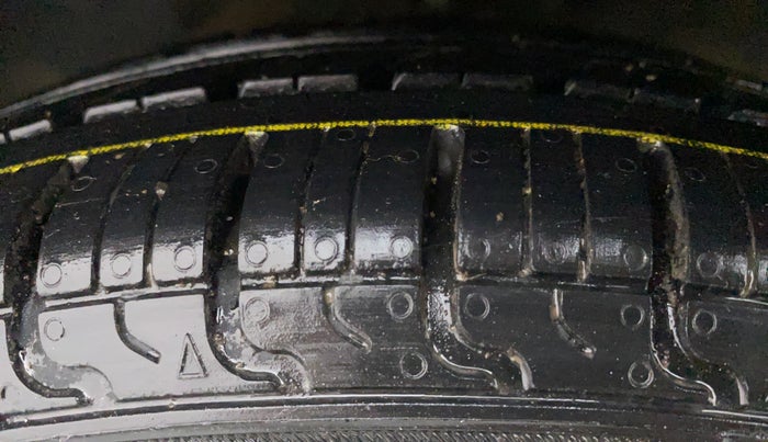 2012 Hyundai Eon MAGNA +, Petrol, Manual, 59,250 km, Left Front Tyre Tread