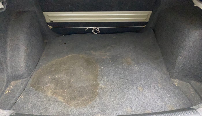 2014 Skoda Rapid AMBITION 1.6 MPI MT PLUS, Petrol, Manual, 1,04,953 km, Boot Inside